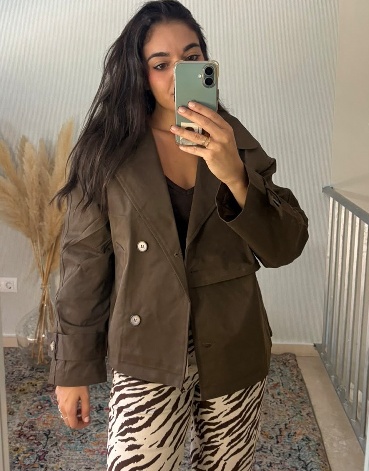 Gabardina chocolate corta
